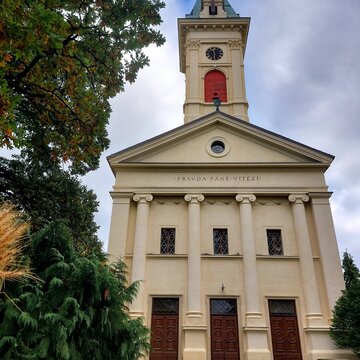 Sázení stromu u kostela, 12. 10. 2025