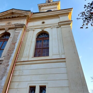 Fasáda kostela - únor 2026