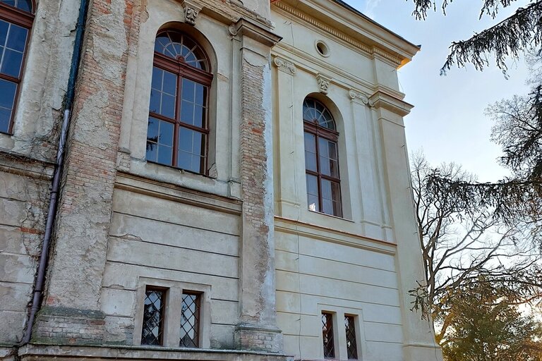 Pokrok v opravě fasády 