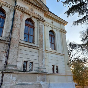 Fasáda kostela - únor 2026